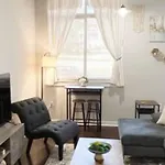 Townhouse In Uptown King Bed-Wi-Fi-Free Parking-Pool
