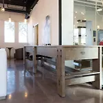 Spacious 2Bd With Private Balcony And Free Parking 2