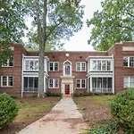 Modern 2Br Condo With Sunroom Near Uptown
