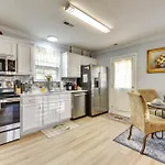 Downtown Gem With Fenced Yard, Bbq Grill And Firepit