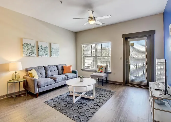 Frontdesk Cedar Flats Apts Uptown Charlotte