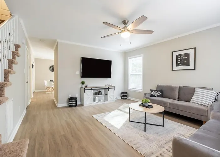 Modern Stunning Southpark/Cotswold Home!
