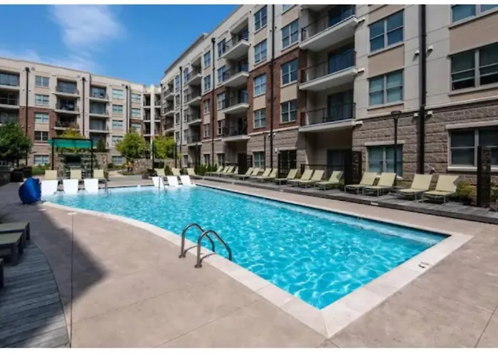 League Flats Uptown At West Trade Street