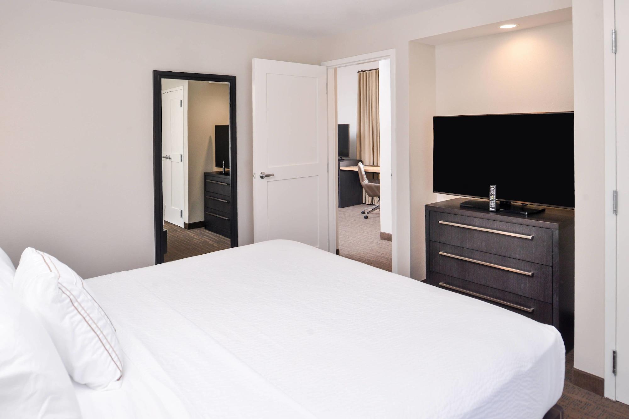 By Marriott Northlake Hotel 3*