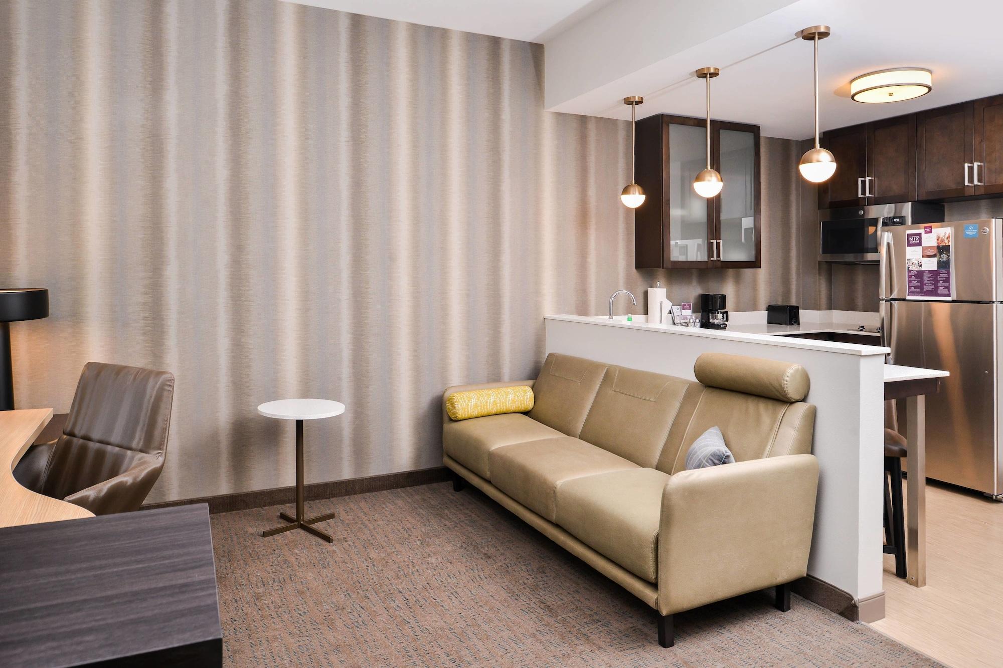 By Marriott Northlake Hotel Charlotte