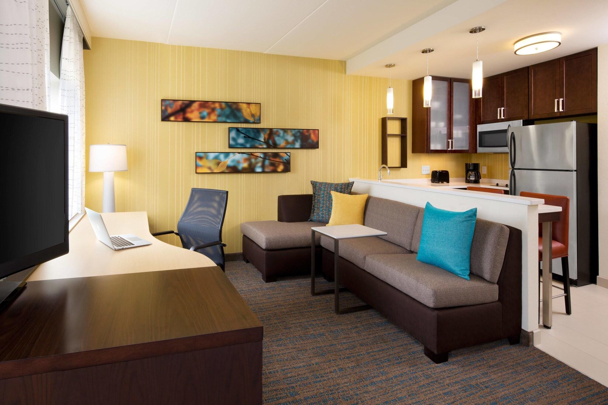 Hotel By Marriott Northlake Charlotte