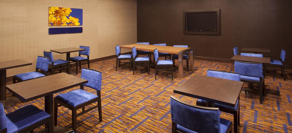 Courtyard By Marriott Airport Loso 3*