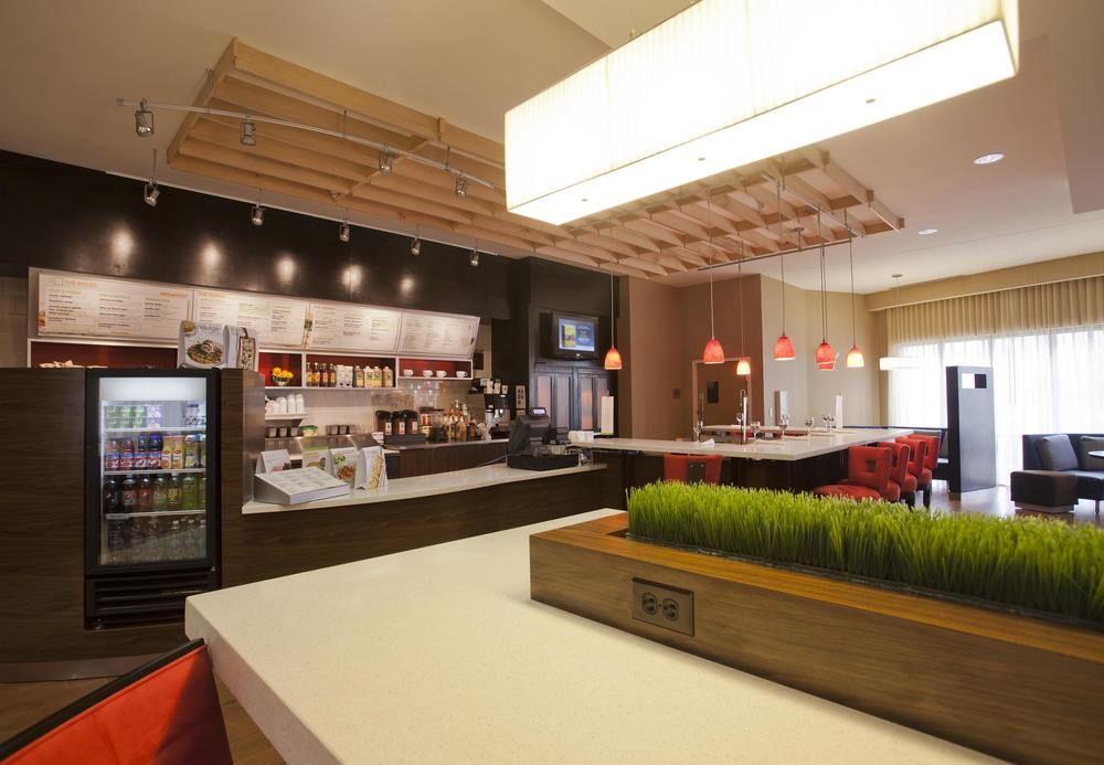 Hotel Courtyard Airport North 3*