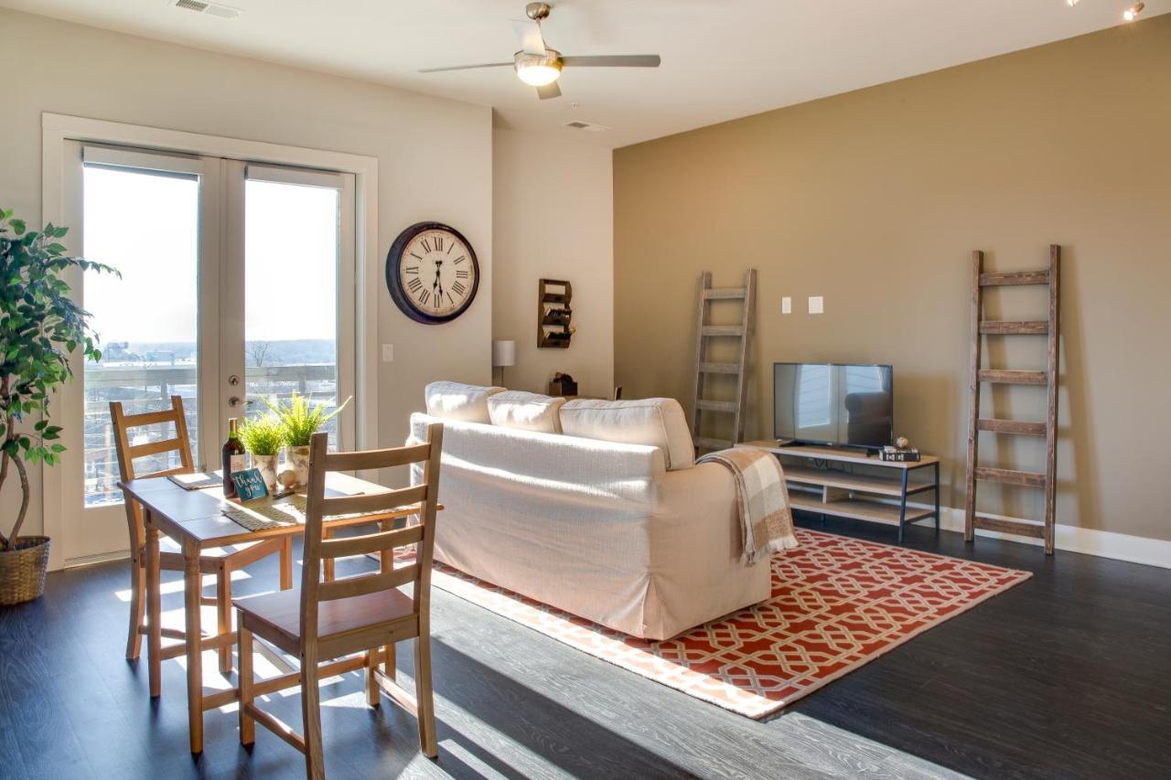 Uptown 1 Bedroom Apt With Balcony By Frontdesk