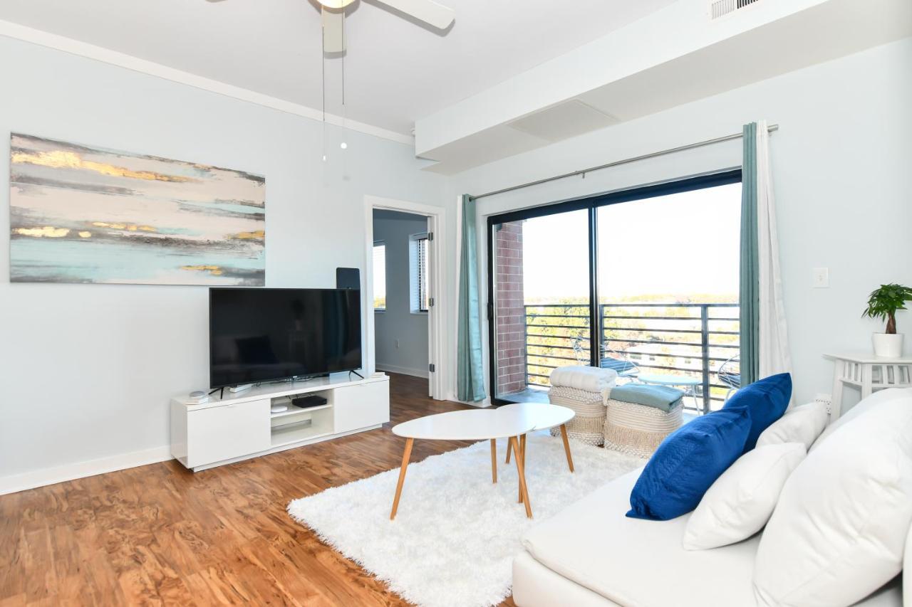 {cloud 9} Luxury 2 Bedroom In Uptown Apartment