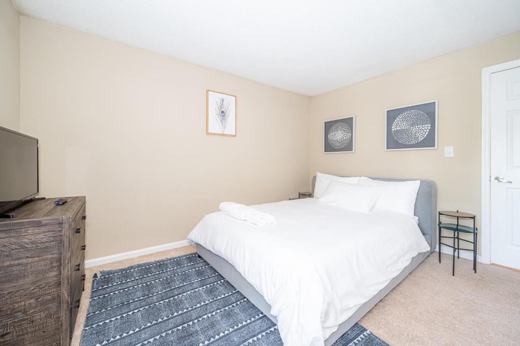 Apartment Viagem - - Attractive 2br W/patio+gym *
