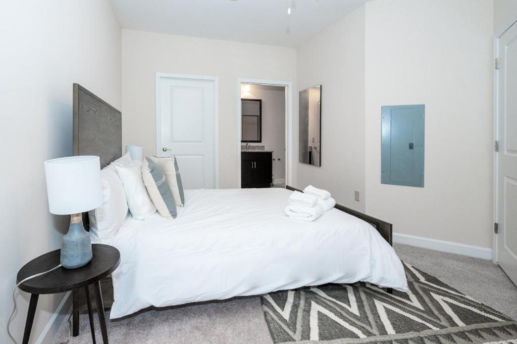 Tranquil 1br With Balcony Gym * Charlotte