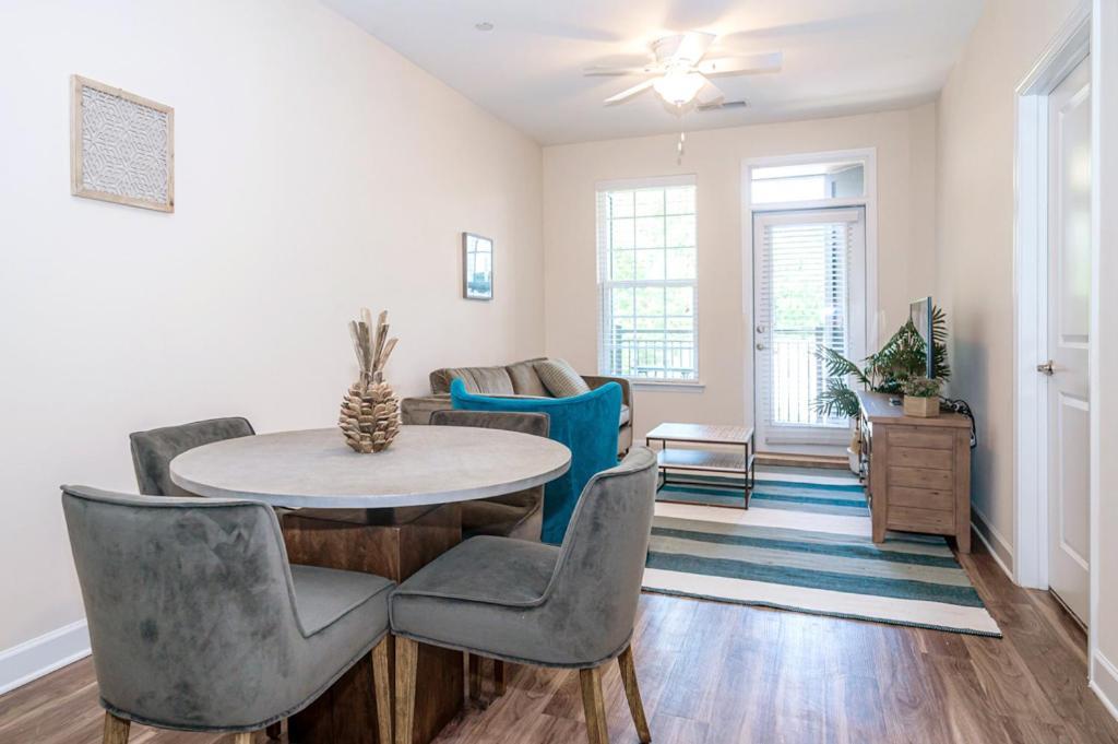 Tranquil 1br With Balcony Gym * Charlotte