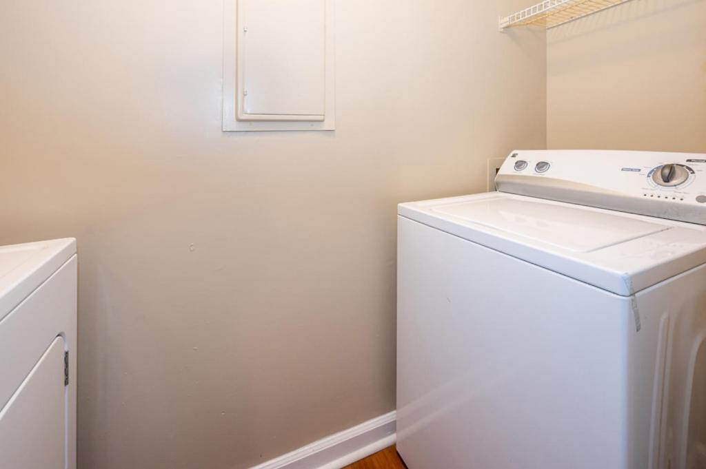 Apartment Viagem - - Attractive 2br W/patio+gym