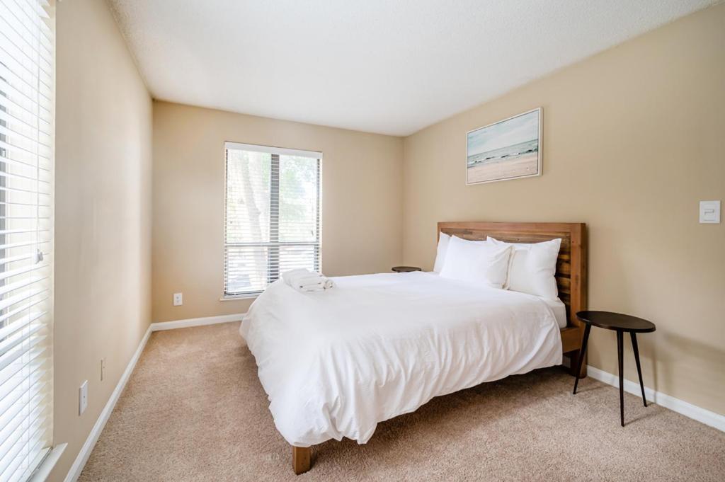 Viagem - - Attractive 2br W/patio+gym *