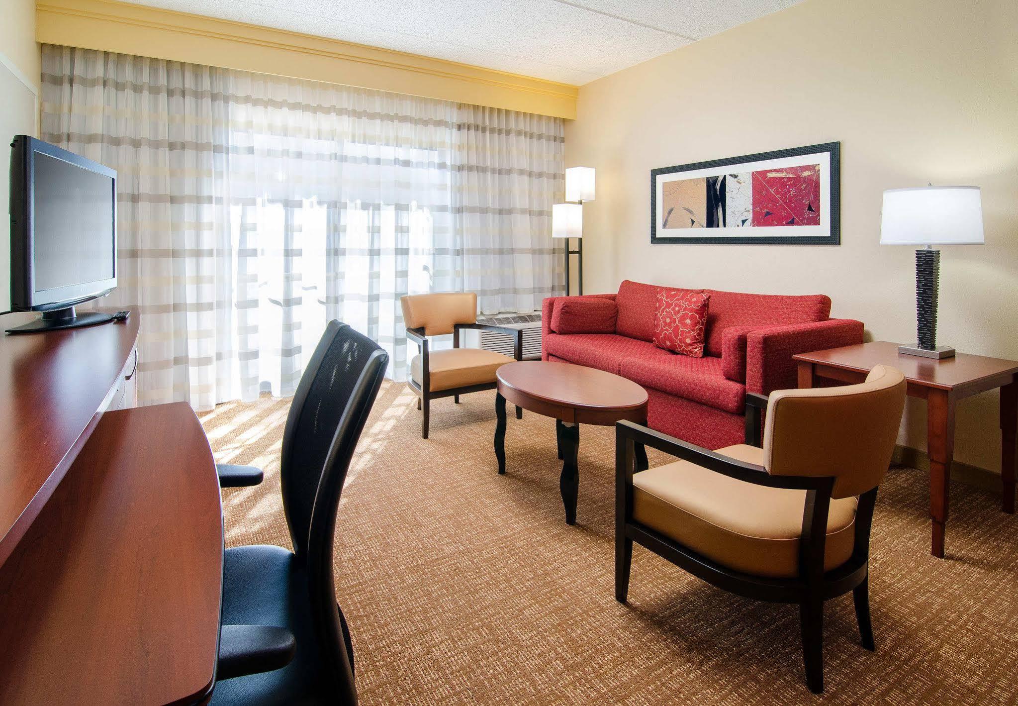 Hotel Courtyard Southpark 3*