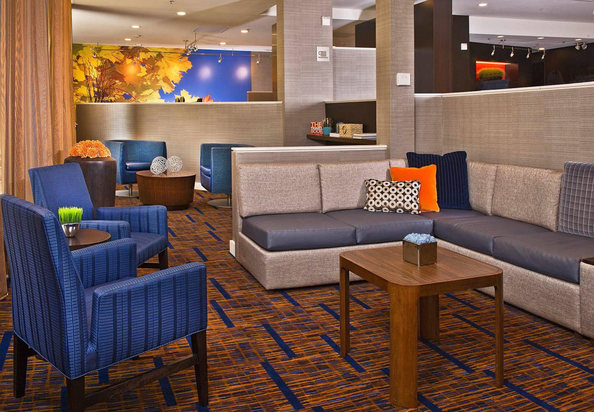 Courtyard Southpark Hotel 3*