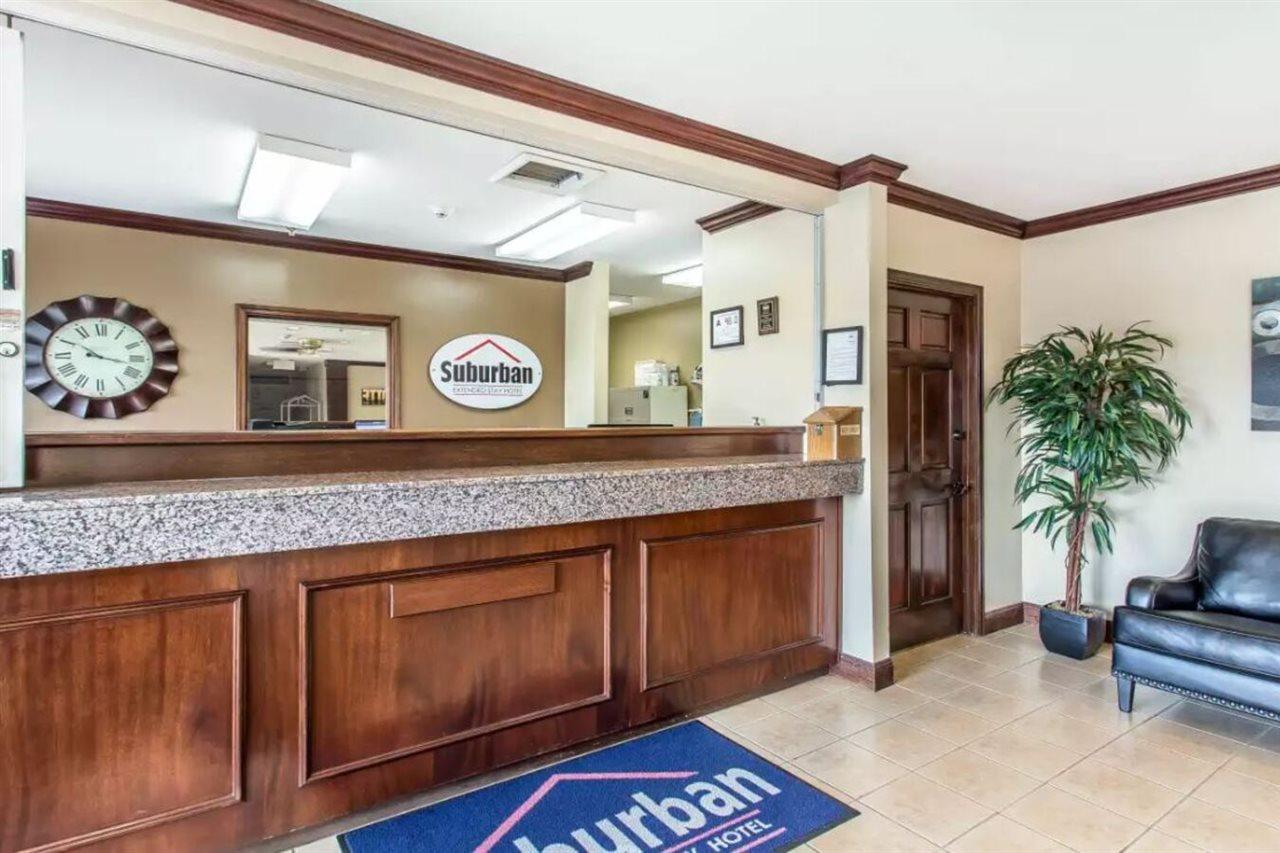 Suburban Near Of North Carolina-charlotte 2*