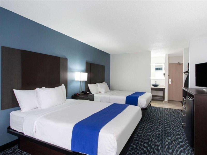 Baymont By Wyndham Hotel Charlotte
