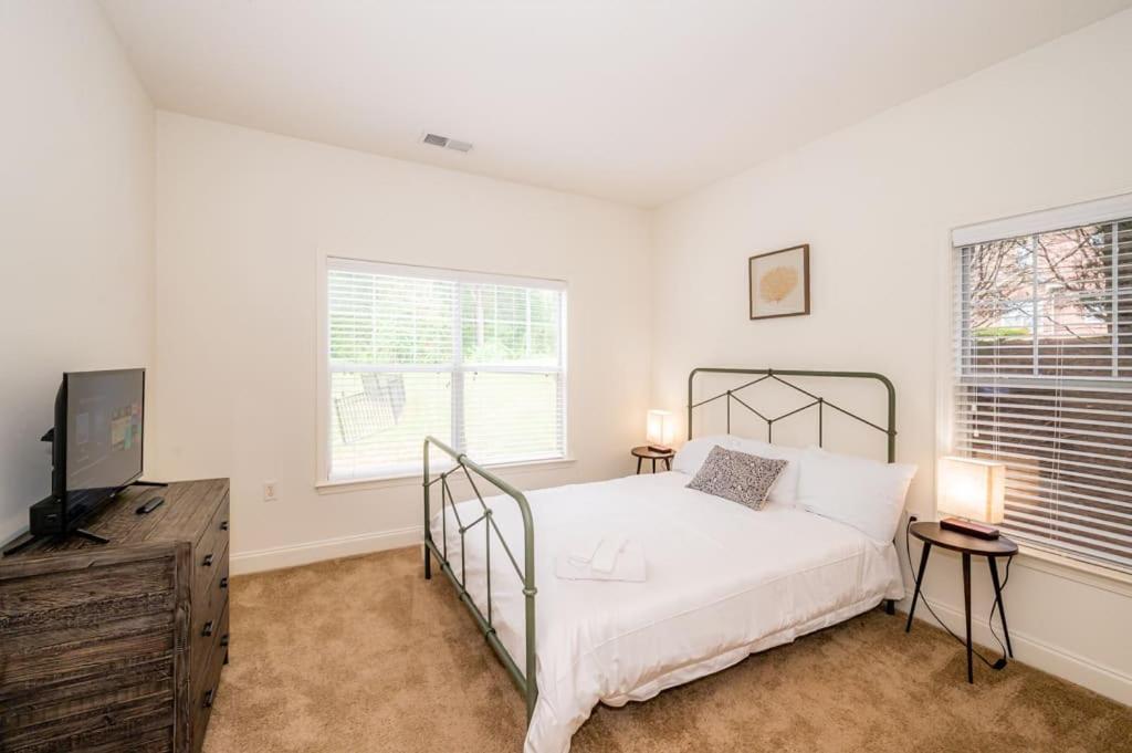 Open And Brilliant 2br With Balcony And Gym * Charlotte
