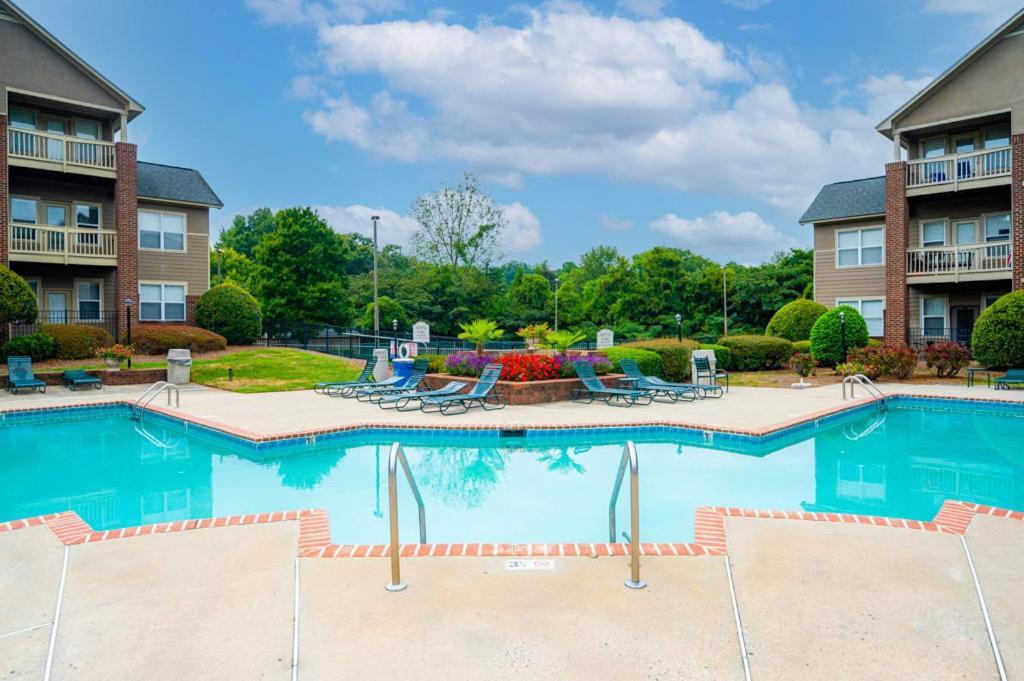 Open And Brilliant 2br With Balcony And Gym