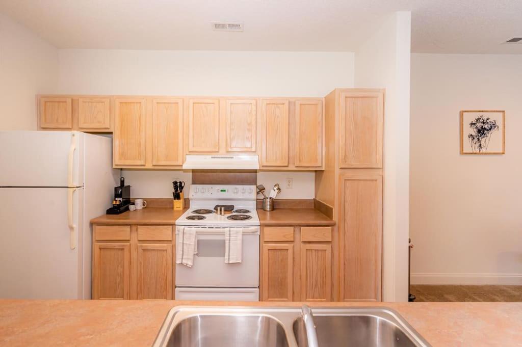 Open And Brilliant 2br With Balcony And Gym Apartment Charlotte