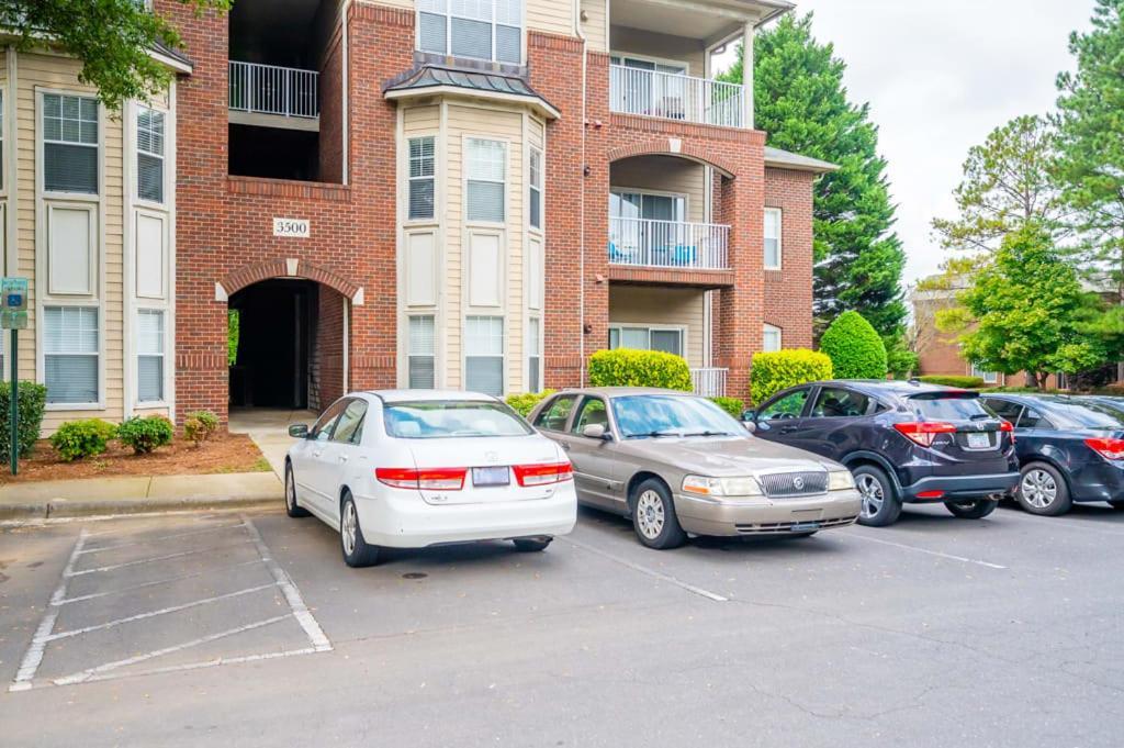 Open And Brilliant 2br With Balcony And Gym Apartment Charlotte