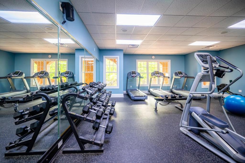 Open And Brilliant 2br With Balcony And Gym Apartment *