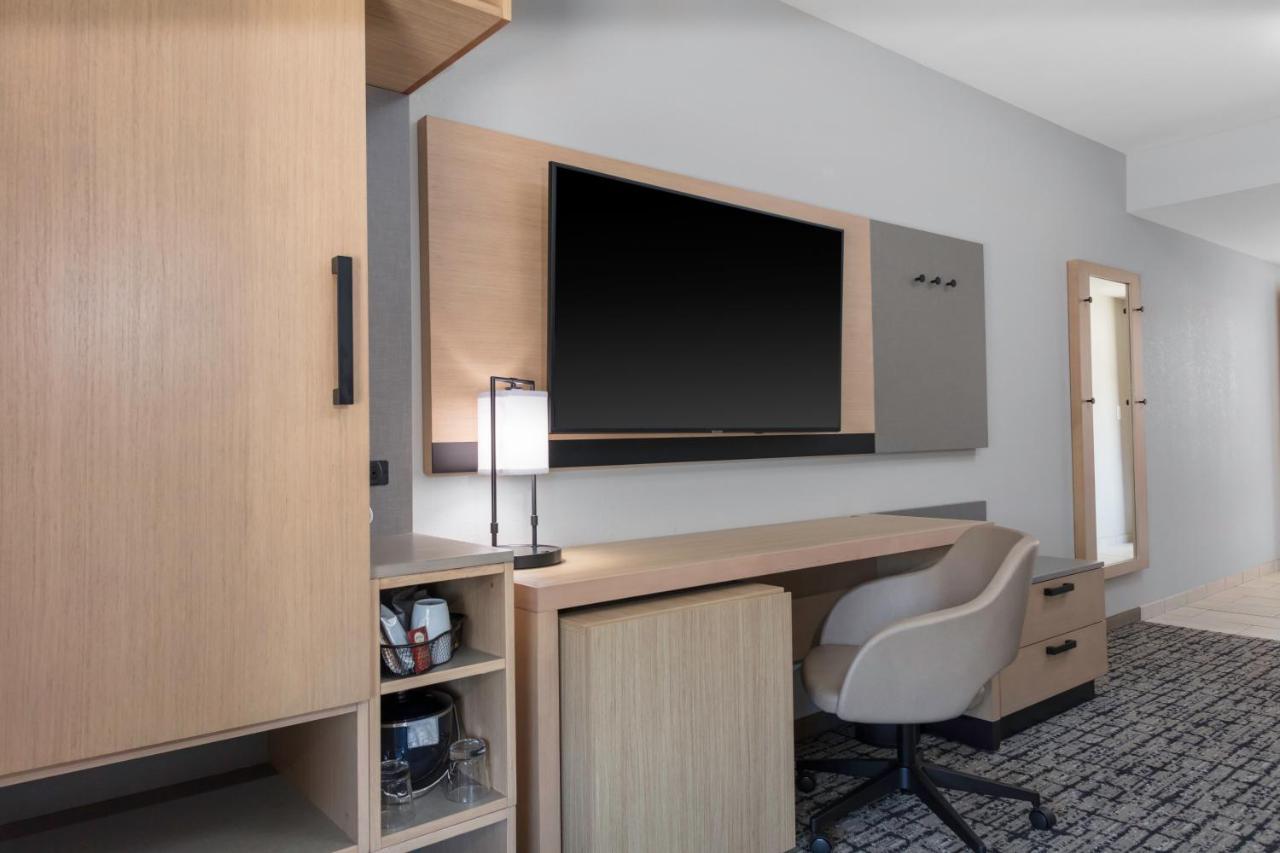 Hyatt Place Hotel 3*