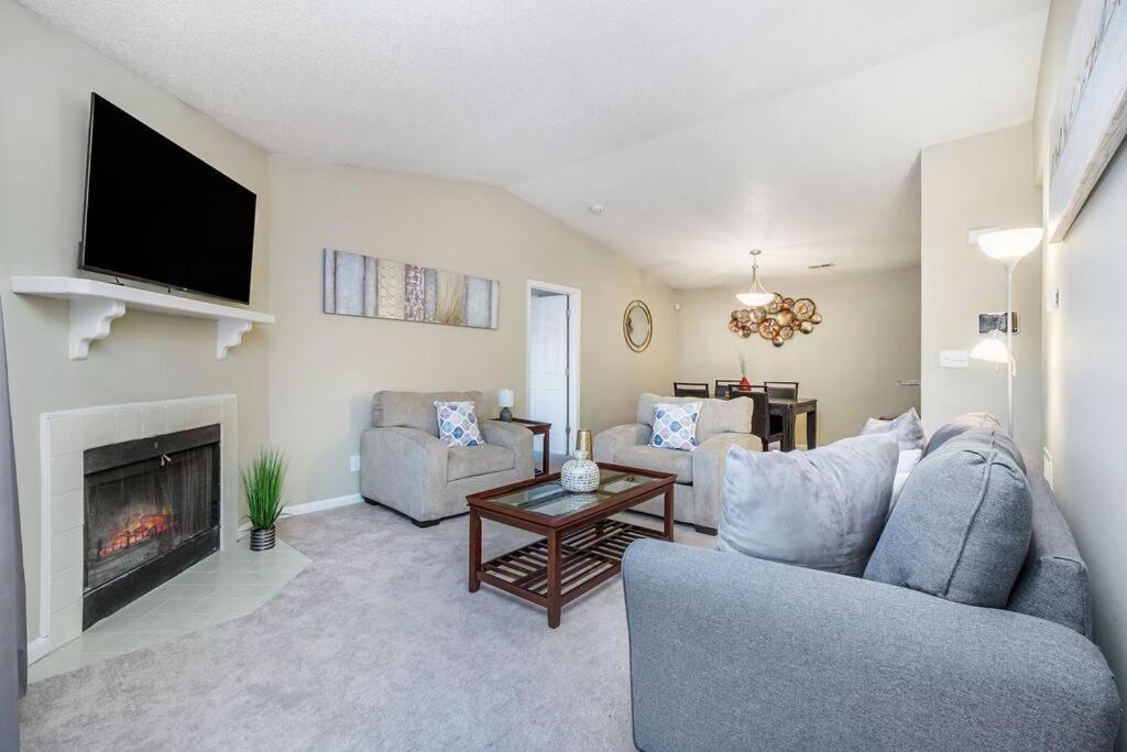 Charming With Wi-fi Apartment *