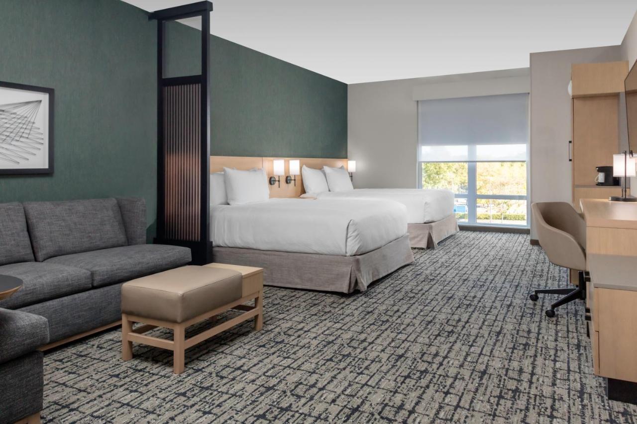 Hyatt Place Hotel 3*
