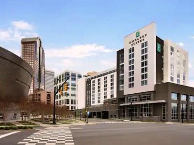 Hotel Embassy By Hilton Uptown
