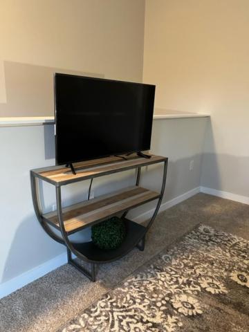 Uptown Gem Spacious With Parking-wifi-10 Min Walk To Spectrum Center