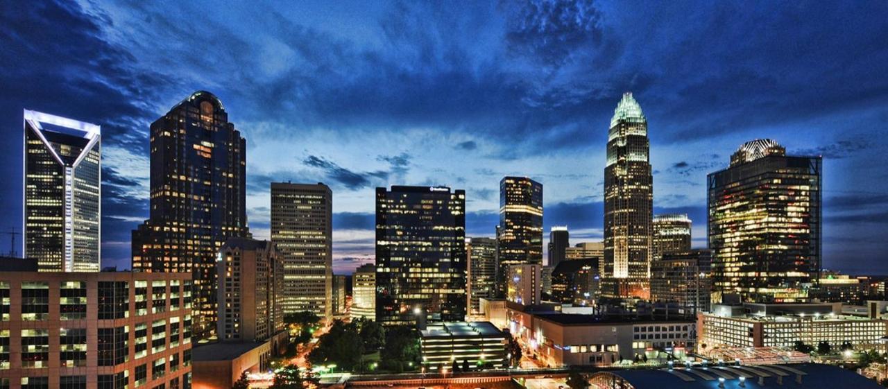 Uptown Gem Spacious With Parking-wifi-10 Min Walk To Spectrum Center *