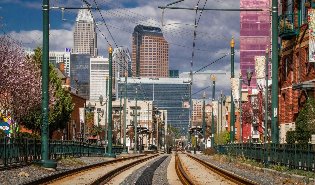 Uptown Gem Spacious With Parking-wifi-10 Min Walk To Spectrum Center Apartment Charlotte
