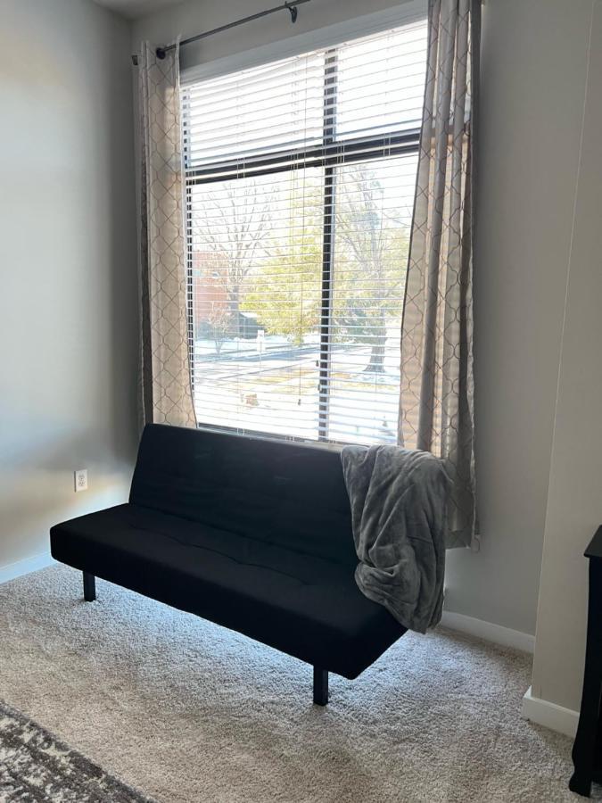 Uptown Gem Spacious With Parking-wifi-10 Min Walk To Spectrum Center Apartment *