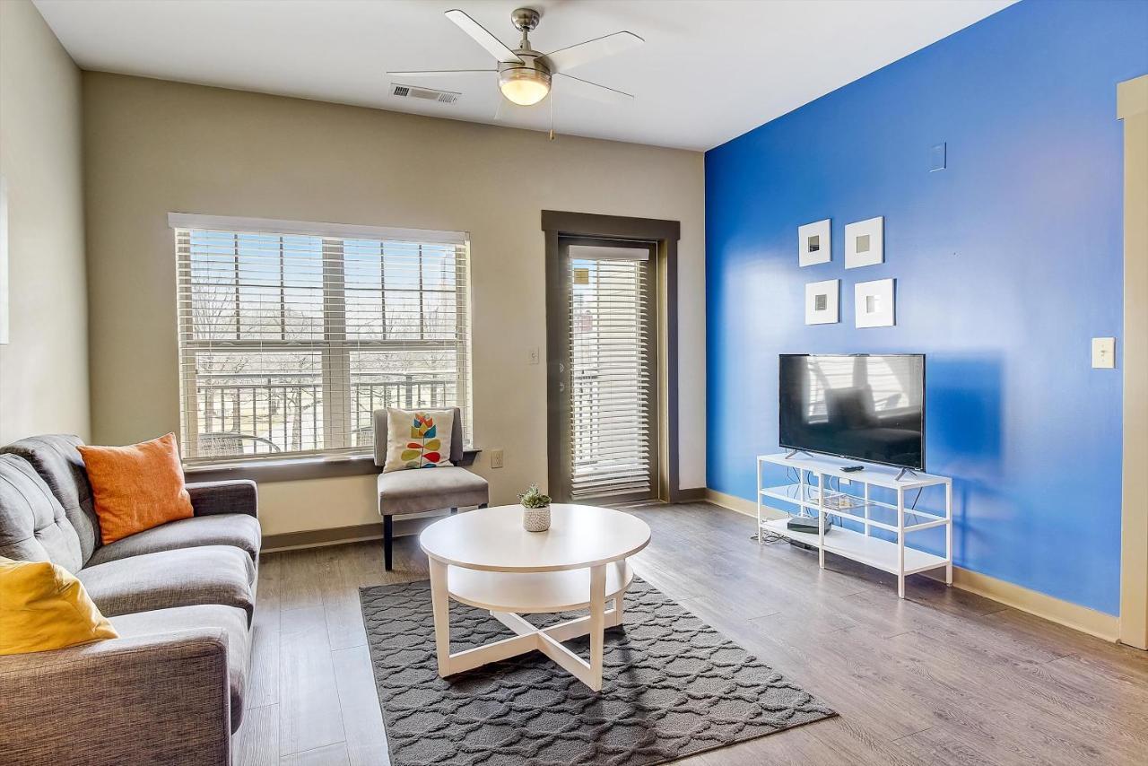 Apartment Frontdesk Cedar Flats Apts Uptown