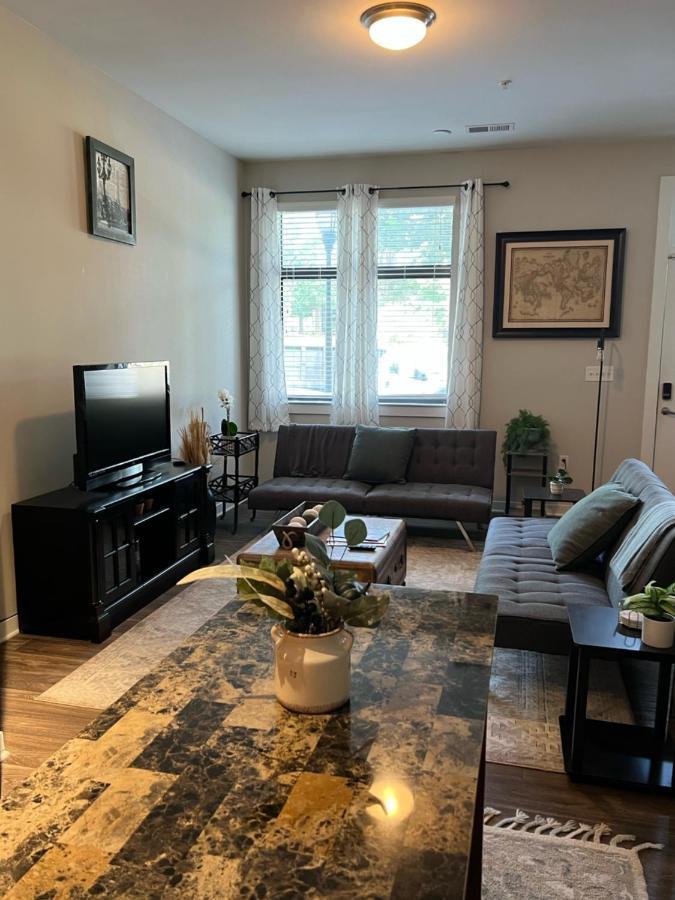 Uptown Gem Spacious With Parking-wifi-10 Min Walk To Spectrum Center