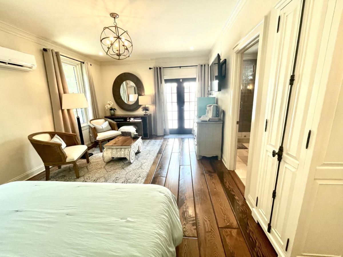 Guest house 5 Stars In Eastover Charlotte