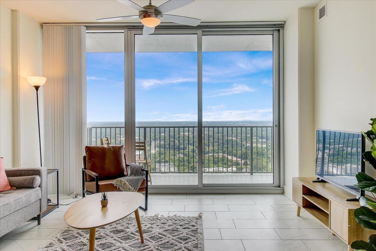 Frontdesk The Vue Apts Uptown Apartment *