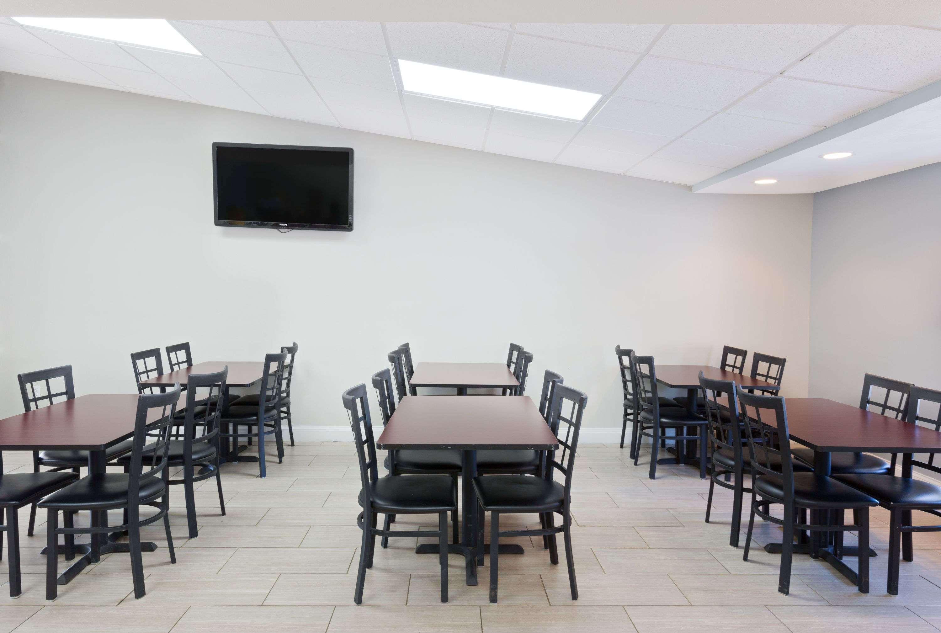 Rodeway Airport Area Inn