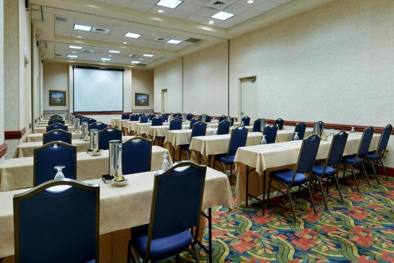 Hilton Garden Uptown Hotel 3*