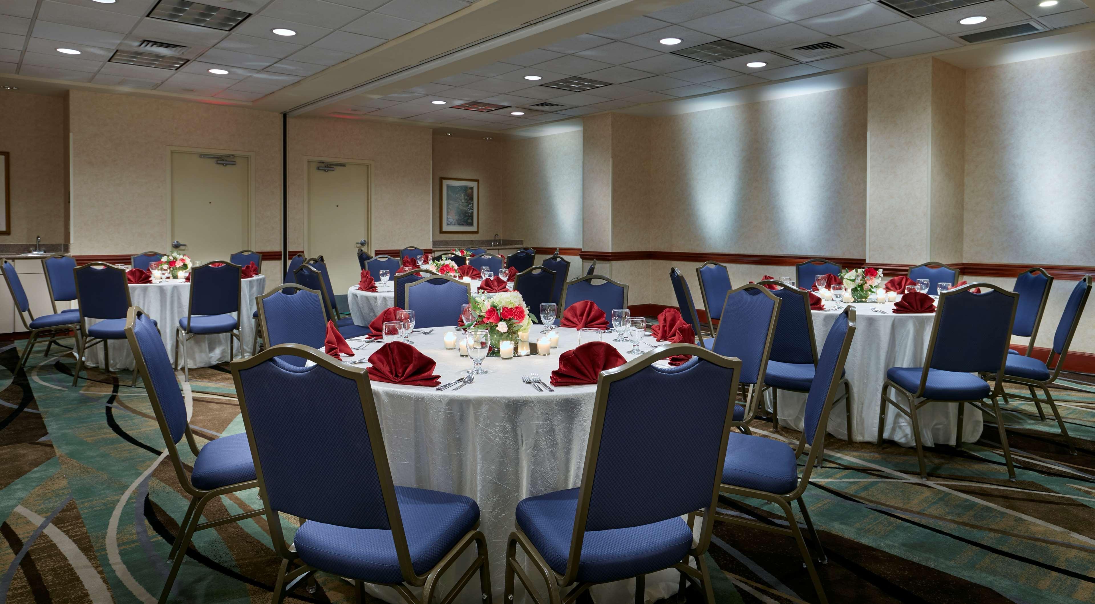 Hilton Garden Uptown Hotel 3*