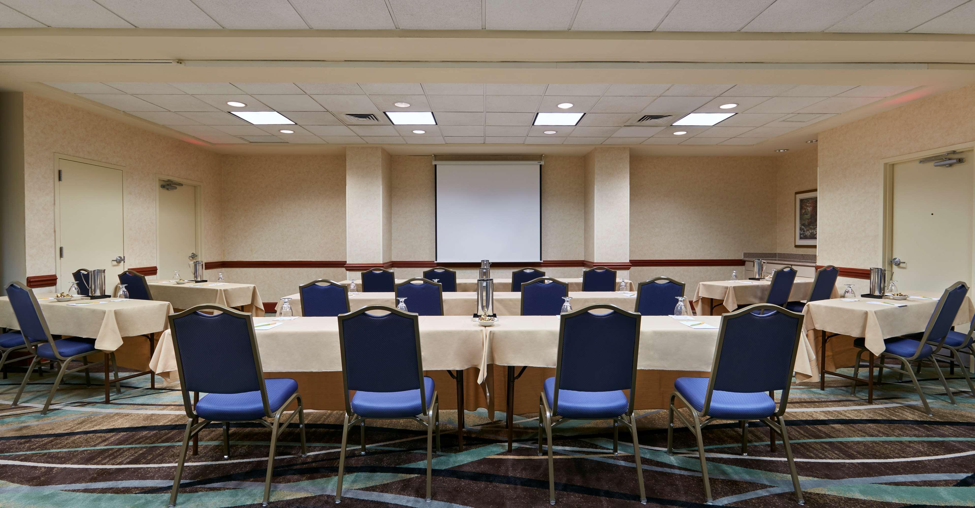 Hilton Garden Uptown Hotel