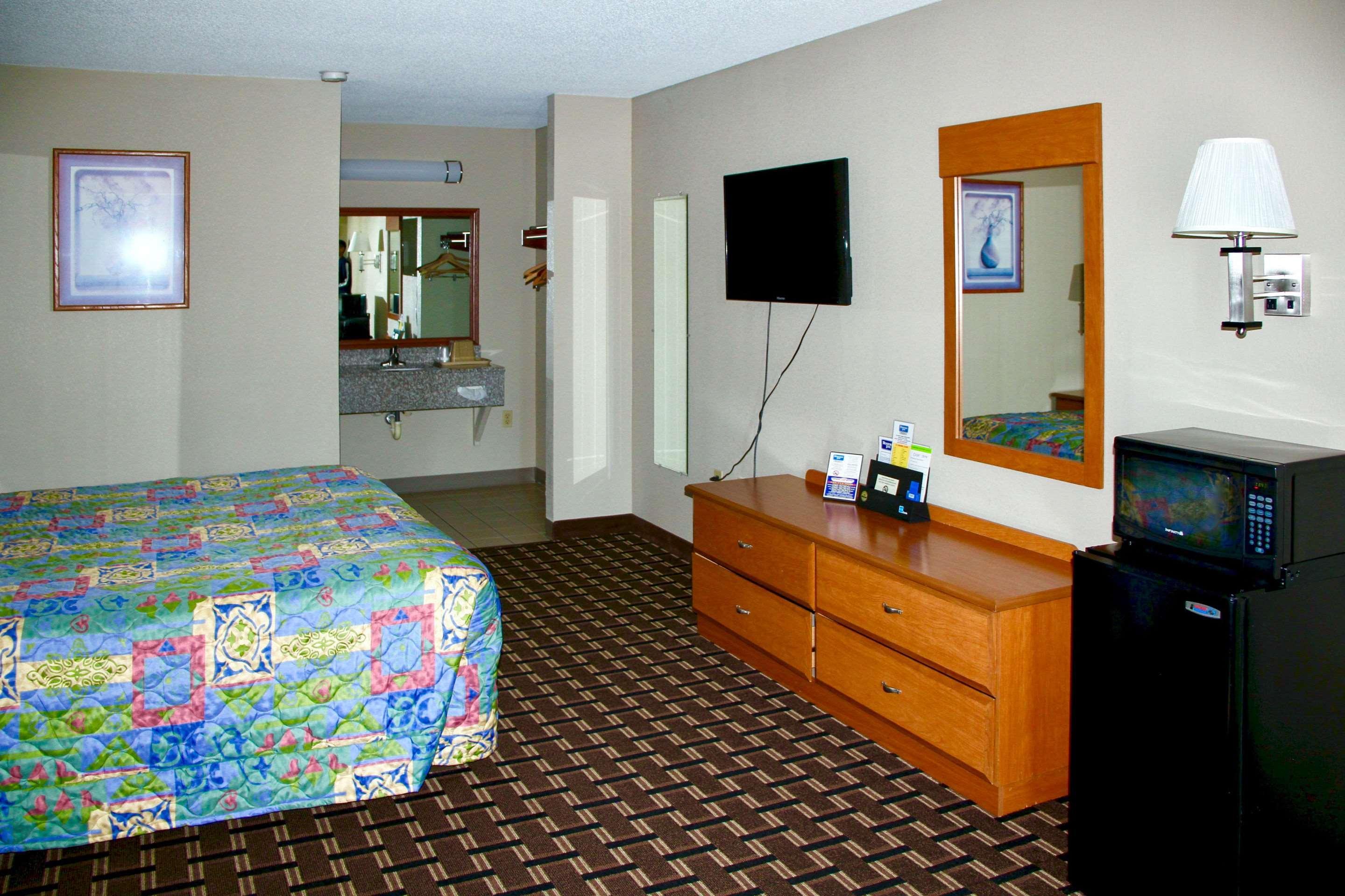 Rodeway Area Hotel 2*