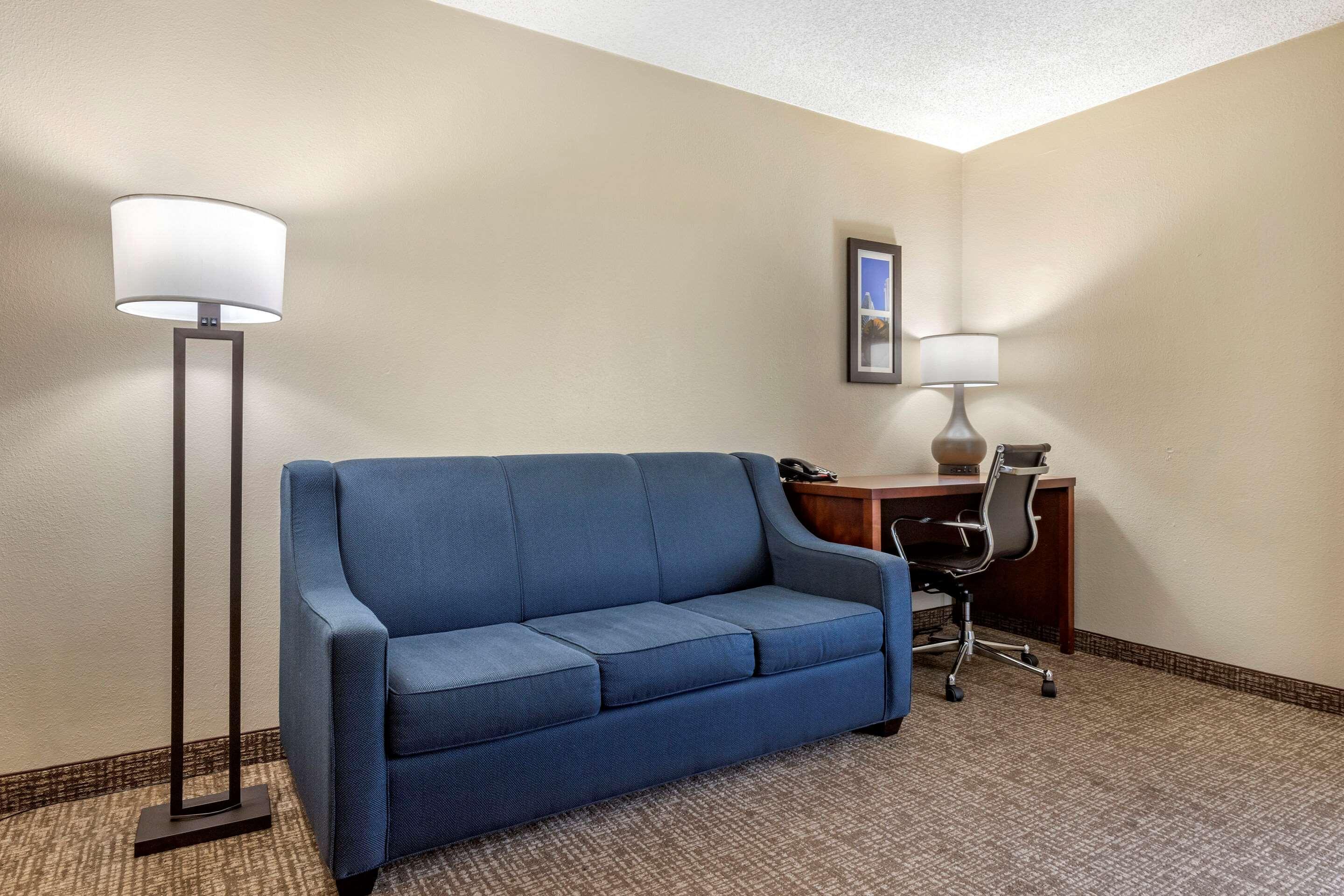 Comfort Airport Uptown 3*