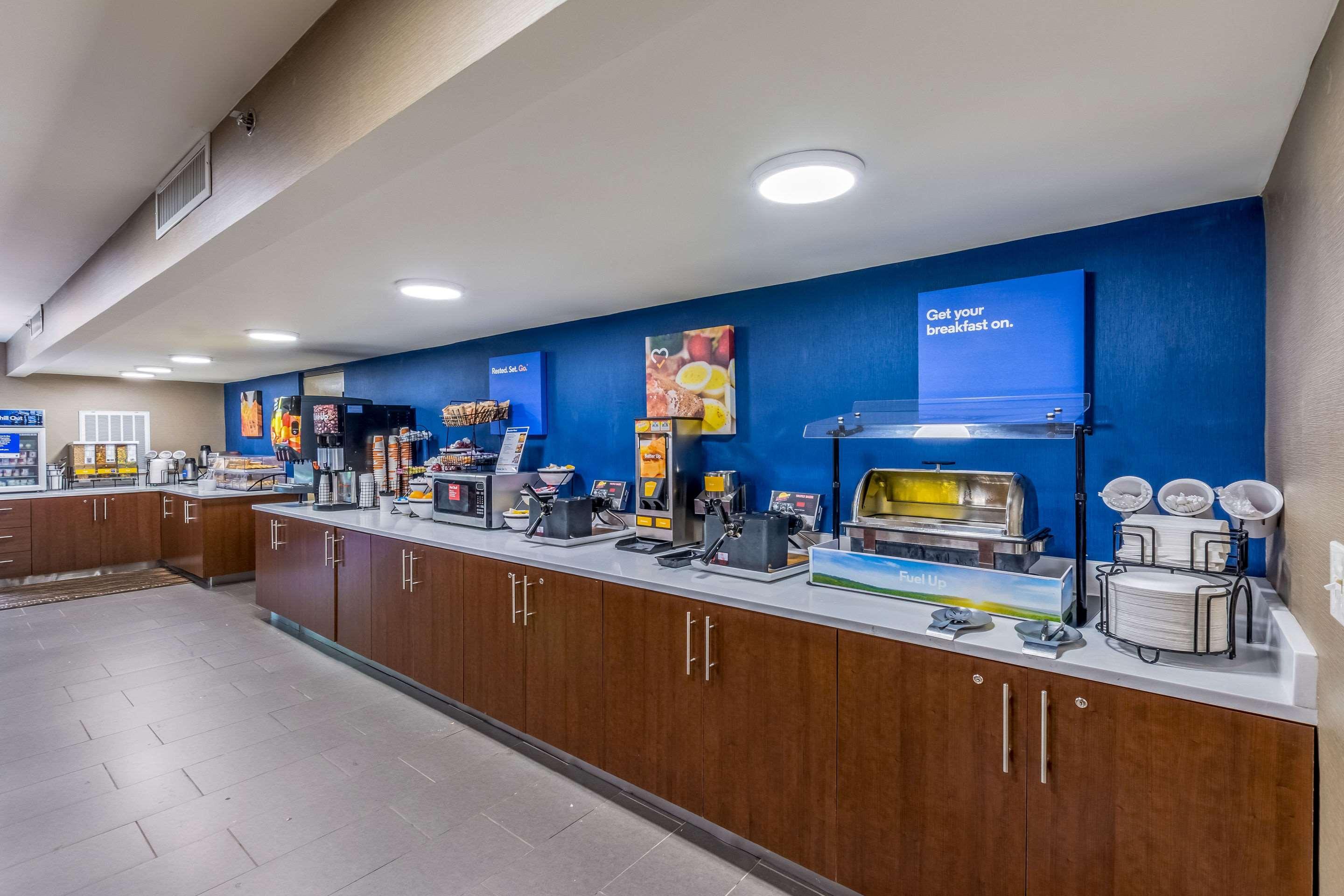 Comfort Airport Uptown 3*