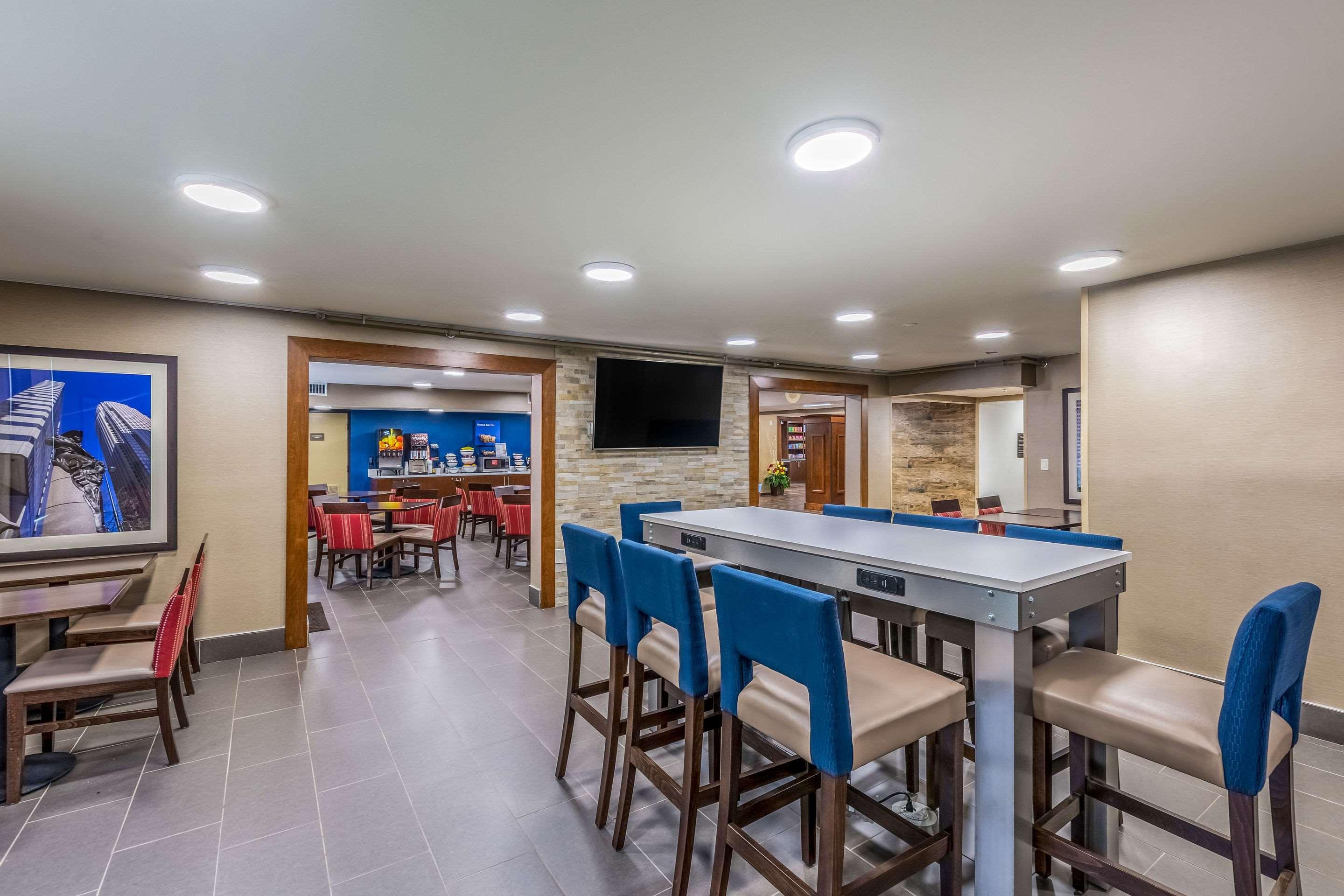 Comfort Airport Uptown 3*