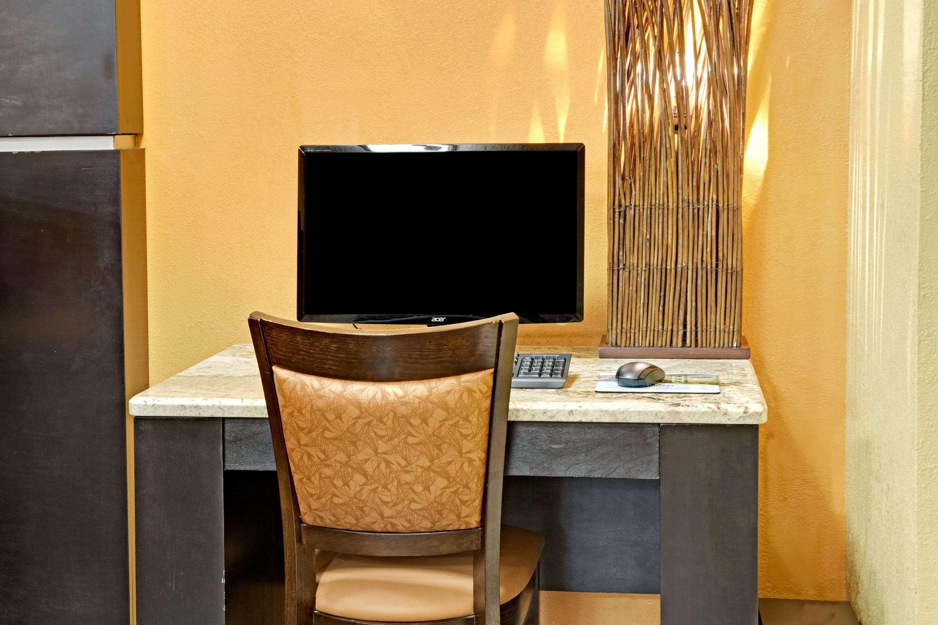 Hotel Microtel By Wyndham Place 2*