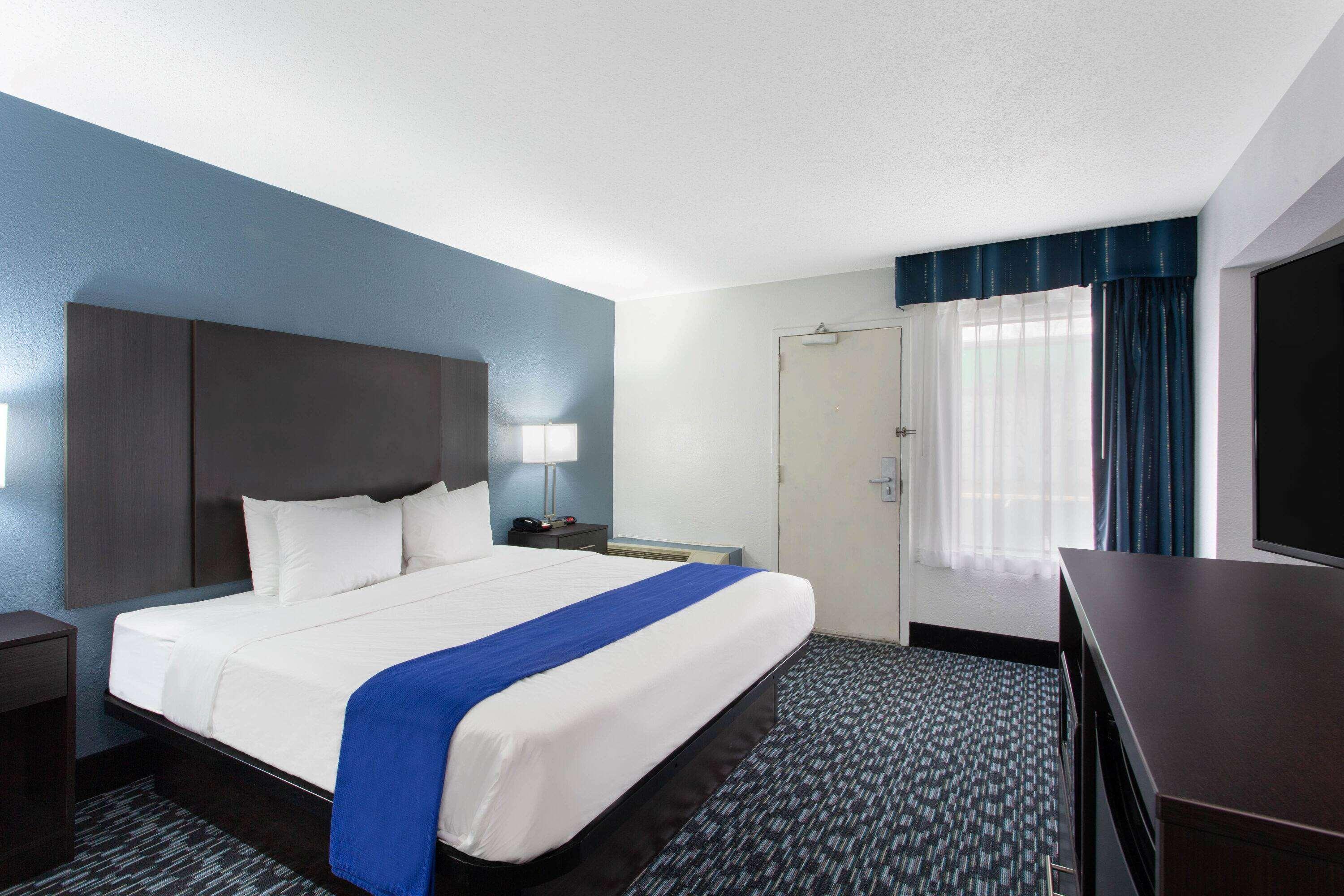 Baymont By Wyndham Hotel Charlotte